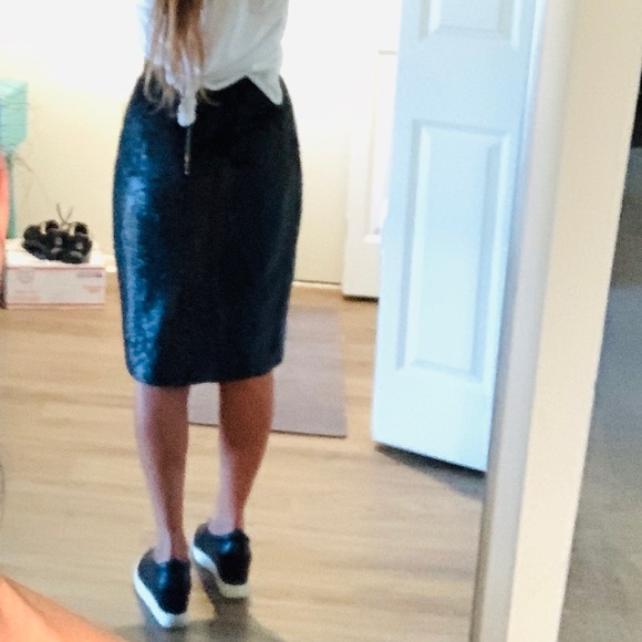 Banana Republic sequin skirt - Picture 2 of 7